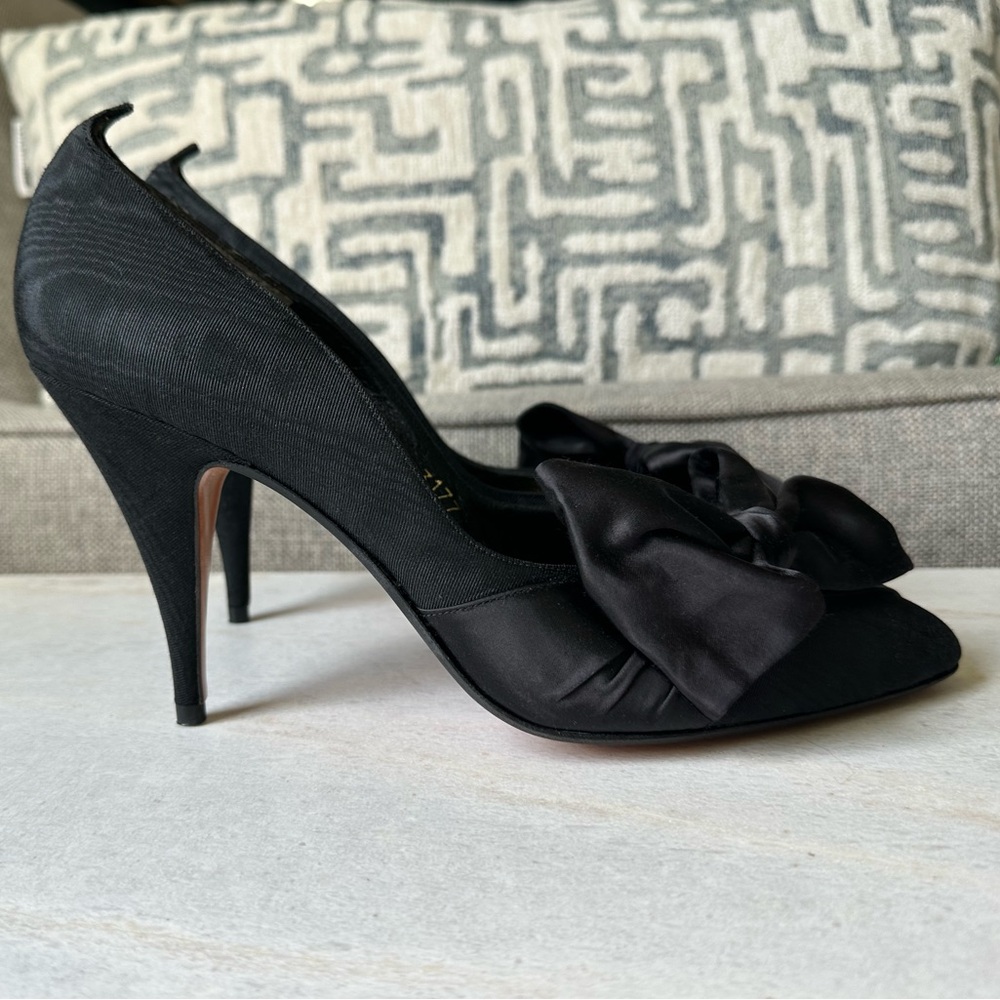 NEW Beverly Feldman Black Satin Pointed-Toe Bow Pumps, Size 9.5